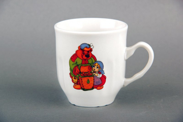 Кружка керамическая бутон "Девочка и Медведь"  210 мл