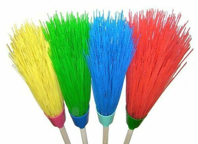 Метла круглая синтетическая "Кузьмич" с черенком